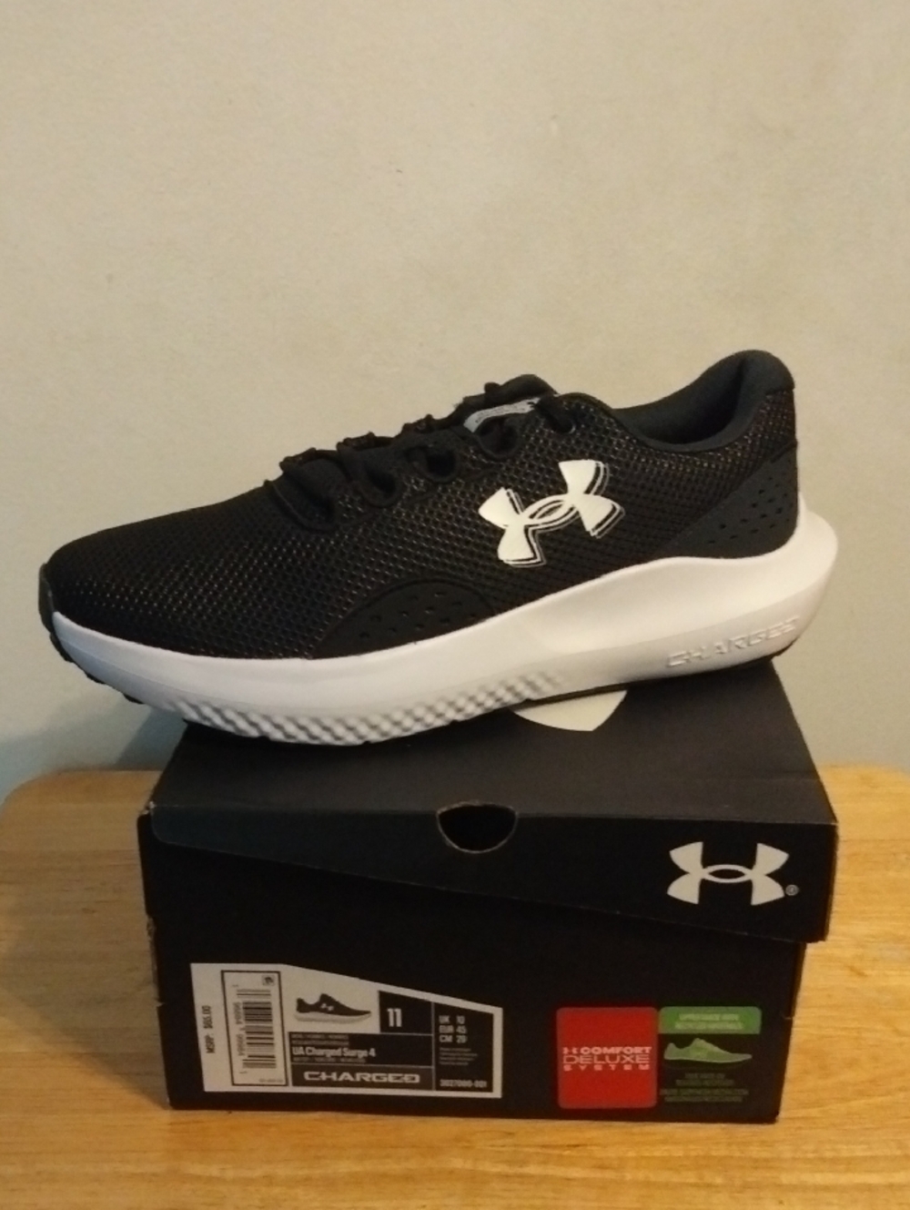 Men's Under Armour Black and White Mesh Trainer Size 11